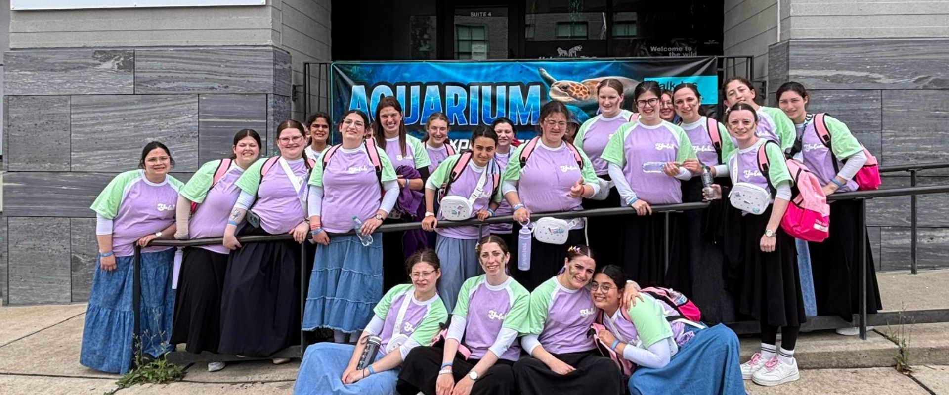 hologram-zoo-group-trip-7